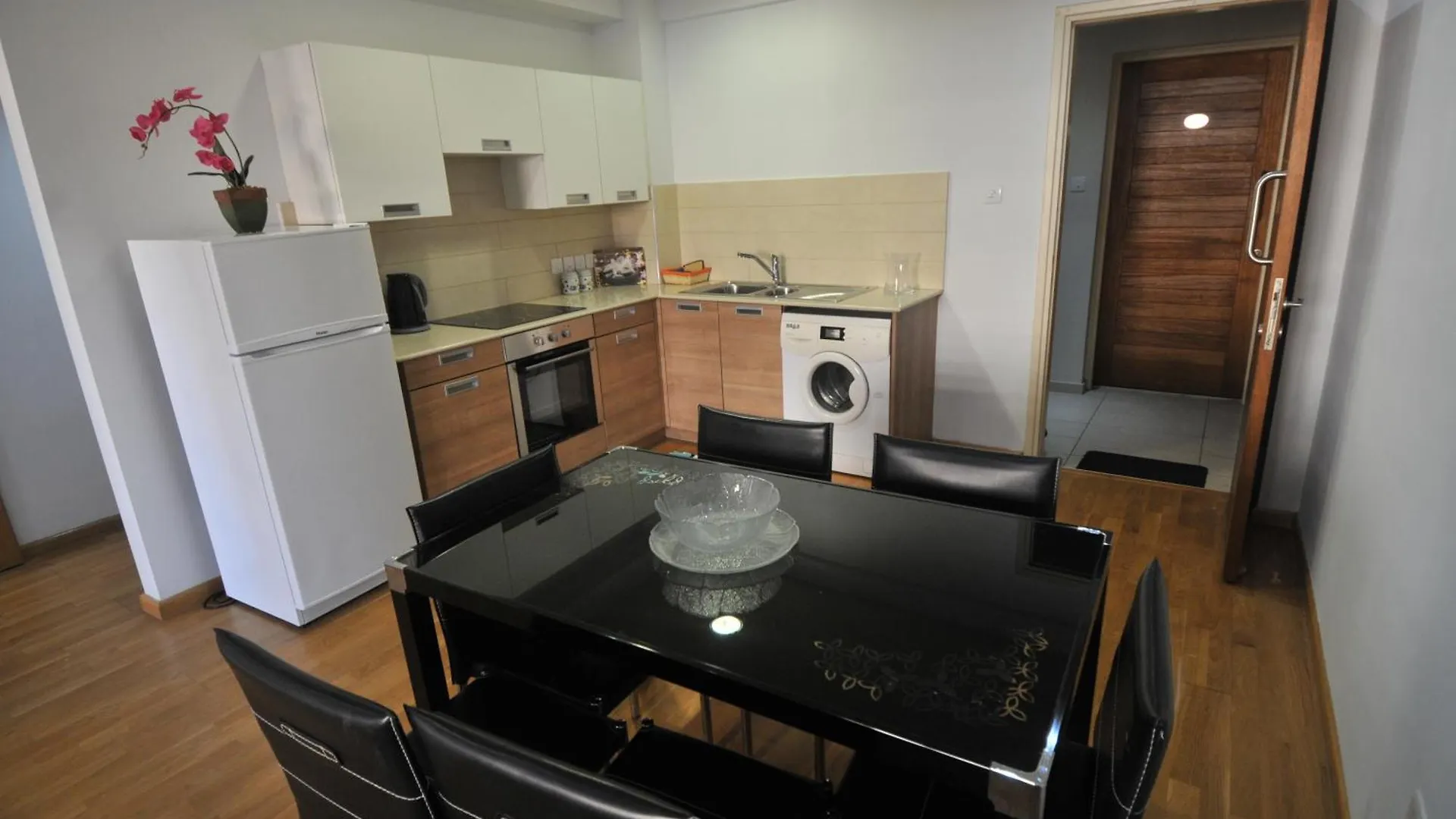 Ithaki Phinikoudes Apartment No. 105 Larnaca